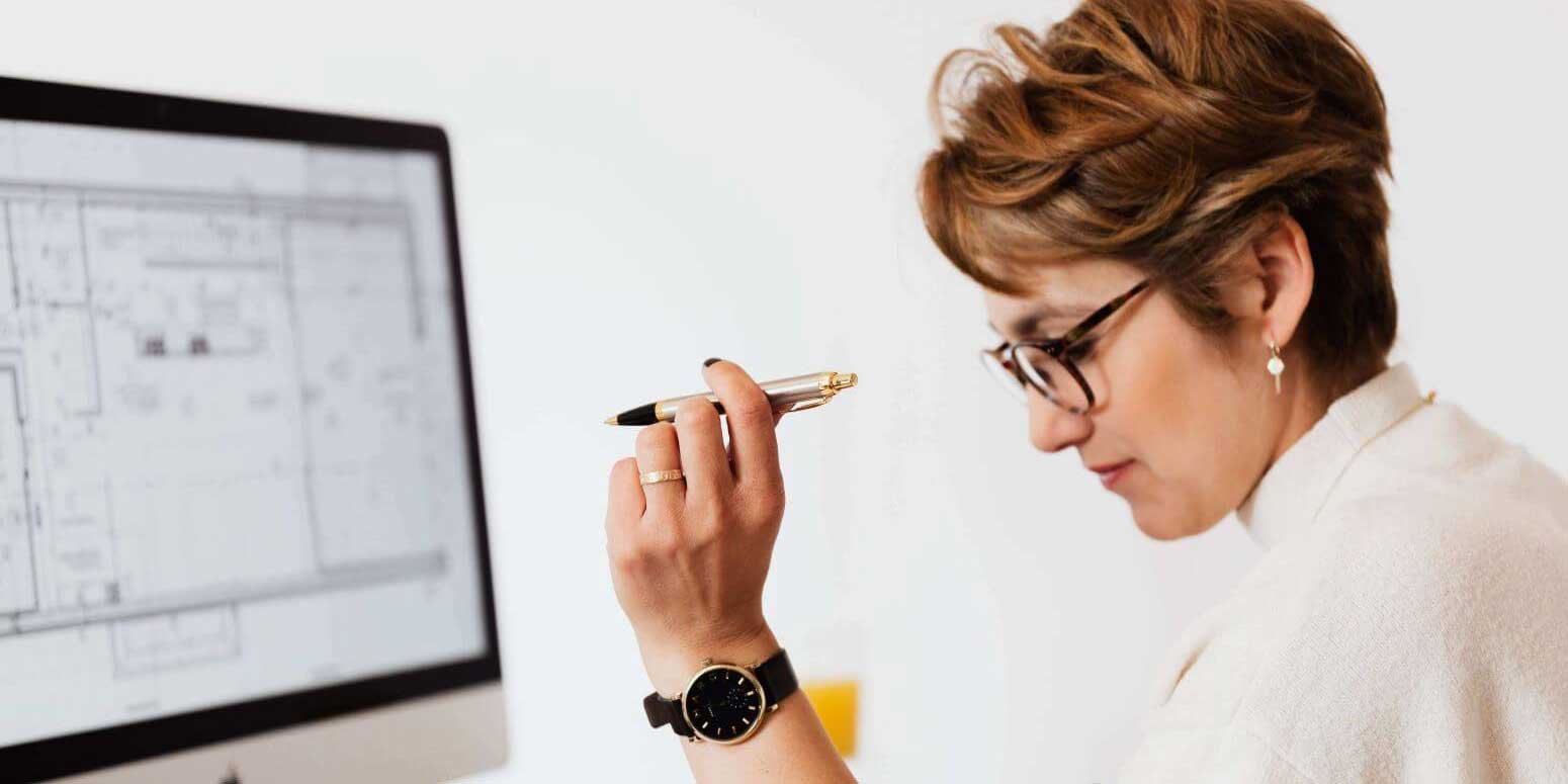 HS_Woman-at-desk