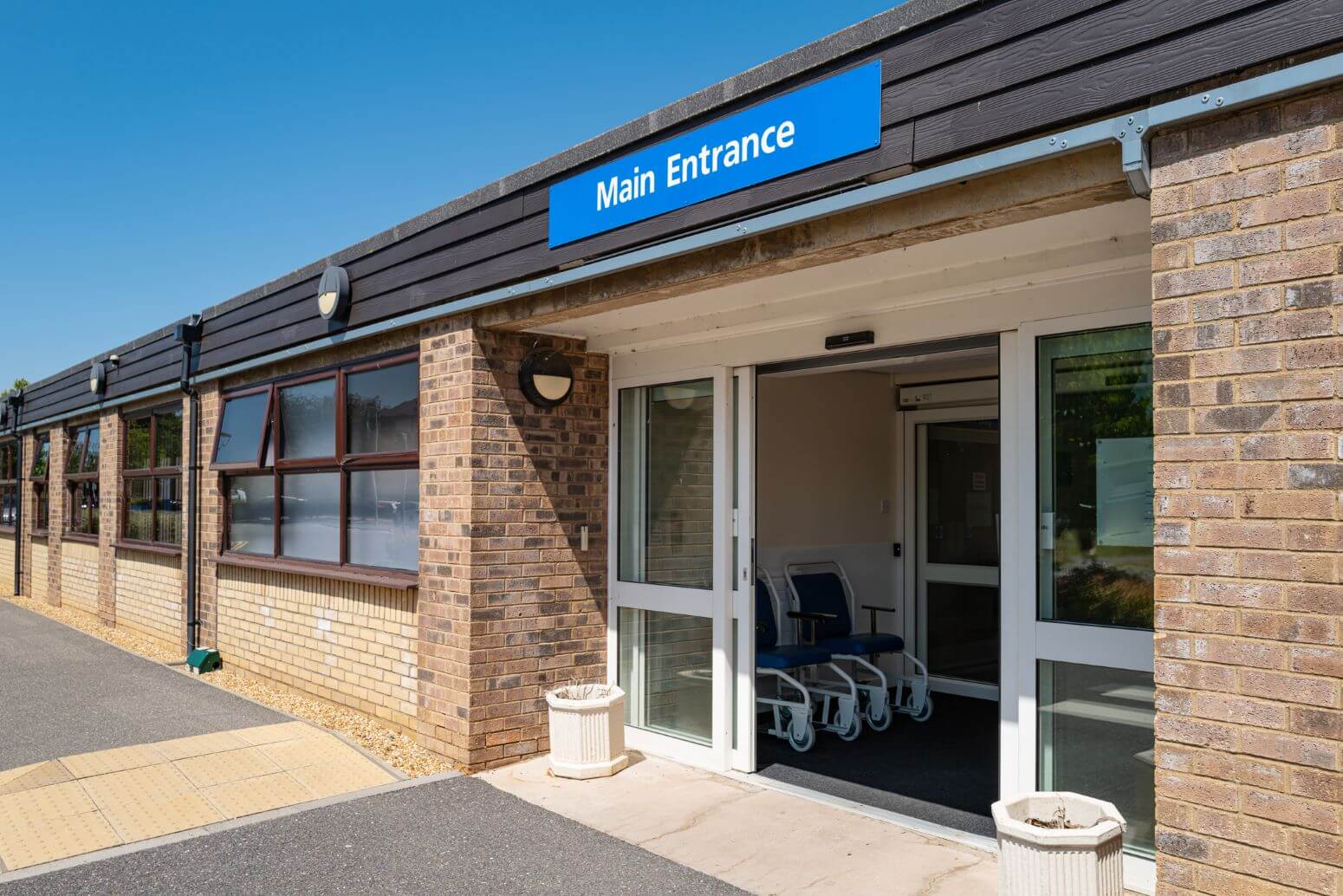 IS_Healthcare building entrance
